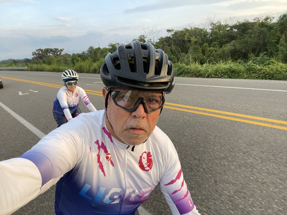 alfreara's tweet photo. Rodada Dominguera dándole a la distancia con mucho viento pero muy a gusto con hermanos ciclistas #Ligres https://t.co/xcPmib9tmU