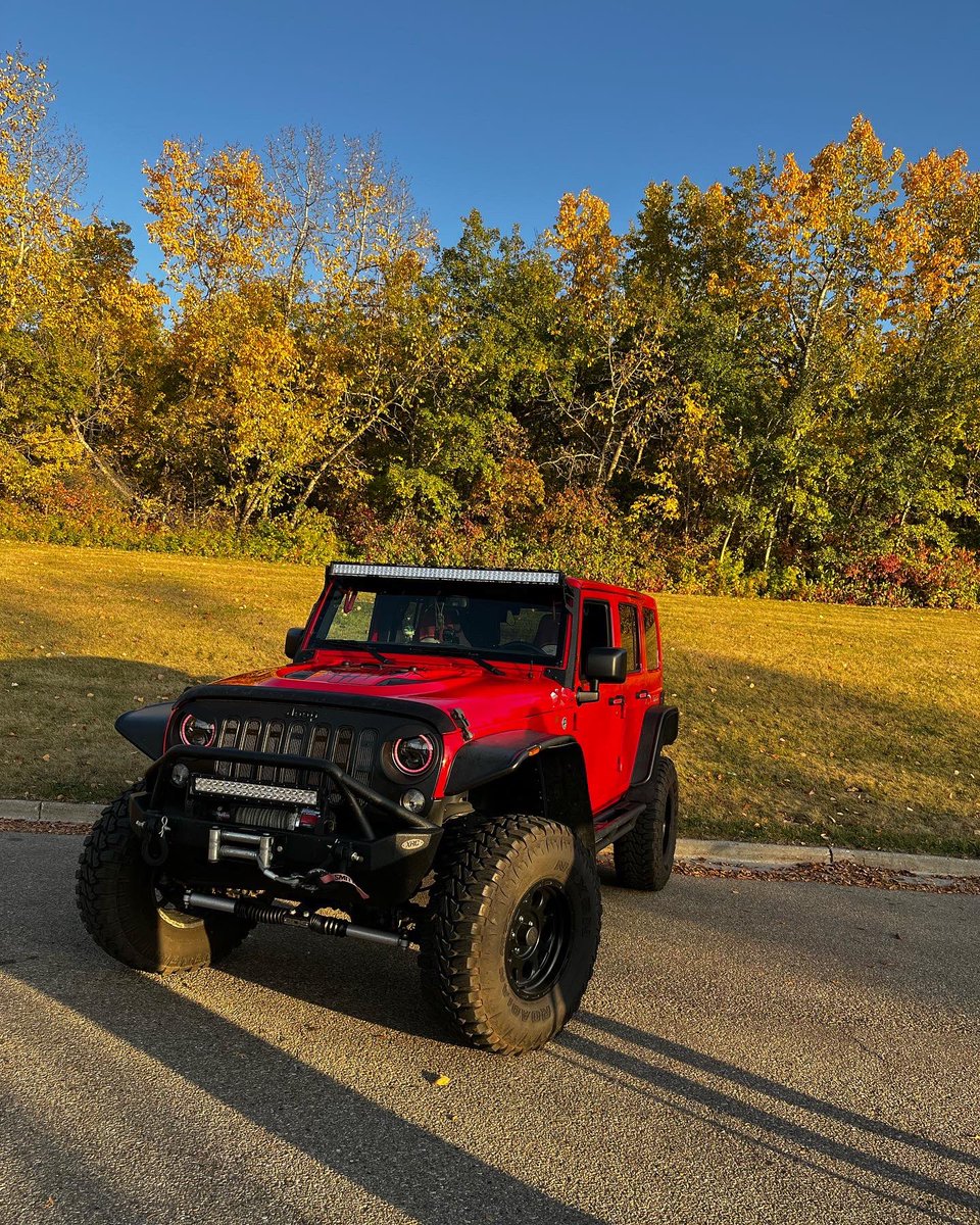 DJBrando97's tweet photo. Happy Thanks Giving Weekend!!!!! #ThanksgivingWeekend #fall #fallpics #jeep #jeepwrangler #Canada #alberta https://t.co/3bNGKlhMNP