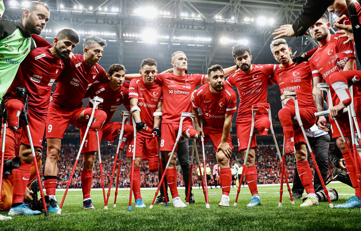 erbakanfatih's tweet photo. Ampute Futbol Milli Takımımız, Dünya Kupası final maçında karşılaştığı Angola'yı 4-1 mağlup ederek dünya şampiyonu oldu.🥇

Tebrikler #BizimÇocuklar! 🇹🇷 https://t.co/qUSdF4XfoZ