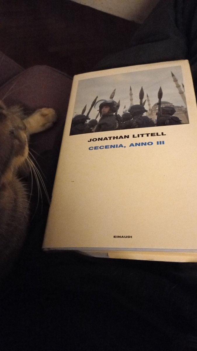 acirne's tweet photo. Letto oggi con anni di ritardo. Scrive Jonathan #Littell nel 2009: "il giorno in cui #Putin per un motivo o per l'altro mollerà Ramzan #Kadyrov, questi scomparirà rapidamente"
Oggi più di allora, i due sono stretti da un patto di potere, diventato patto di vita o di morte https://t.co/p9awgUF4FH