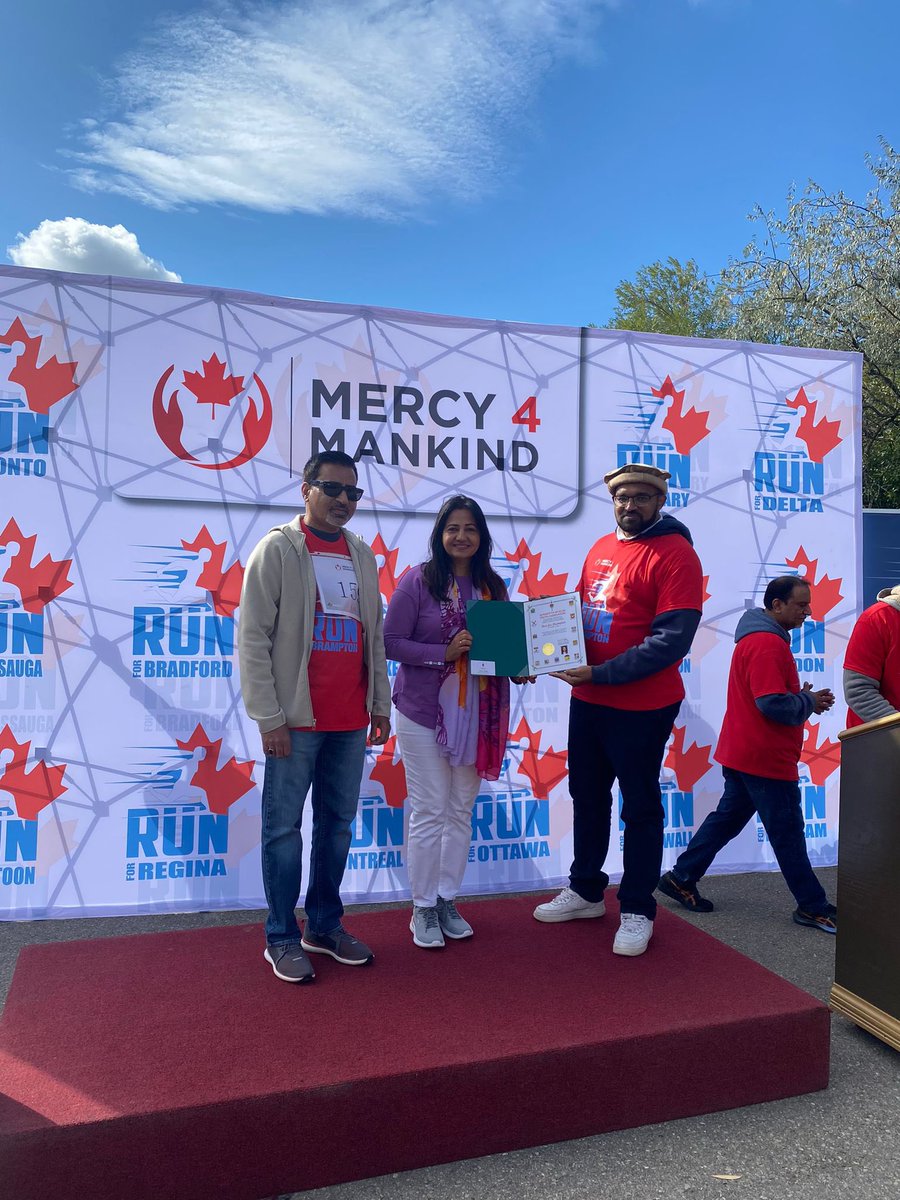 SoniaLiberal's tweet photo. Year after year @ahmadiyyacanada Youth Association organize country-wide charity runs in support of food banks, shelters and senior centres. 

I am proud to support them every step of the way. Way to go! Thank you for organizing! https://t.co/joae9WJTkE
