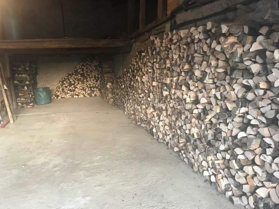 IjOpen's tweet photo. @nrc In Frankrijk voor 500 euro  ruim 11 meter lang en 1.90 hoog. Het Franse "platteland" stookt als een gek, hoezo stikstof? Hoezo CO2 uitstoot. Alleen Nederland heeft een agenda https://t.co/qed65x5Qgc