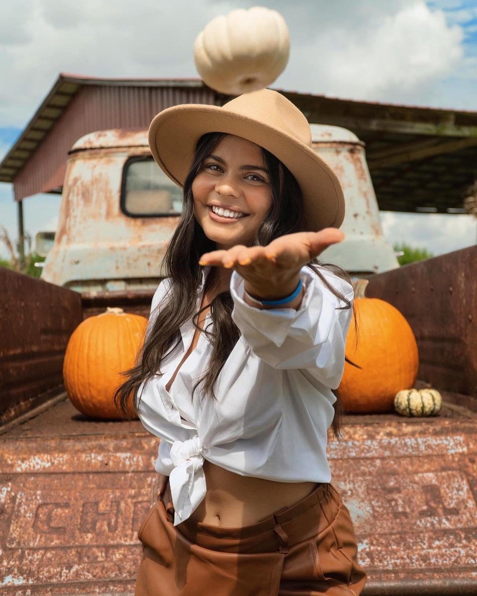 ninaxcarolina on Twitter: "Meet me at the pumpkin patch?👉🏽👈🏽🥹"