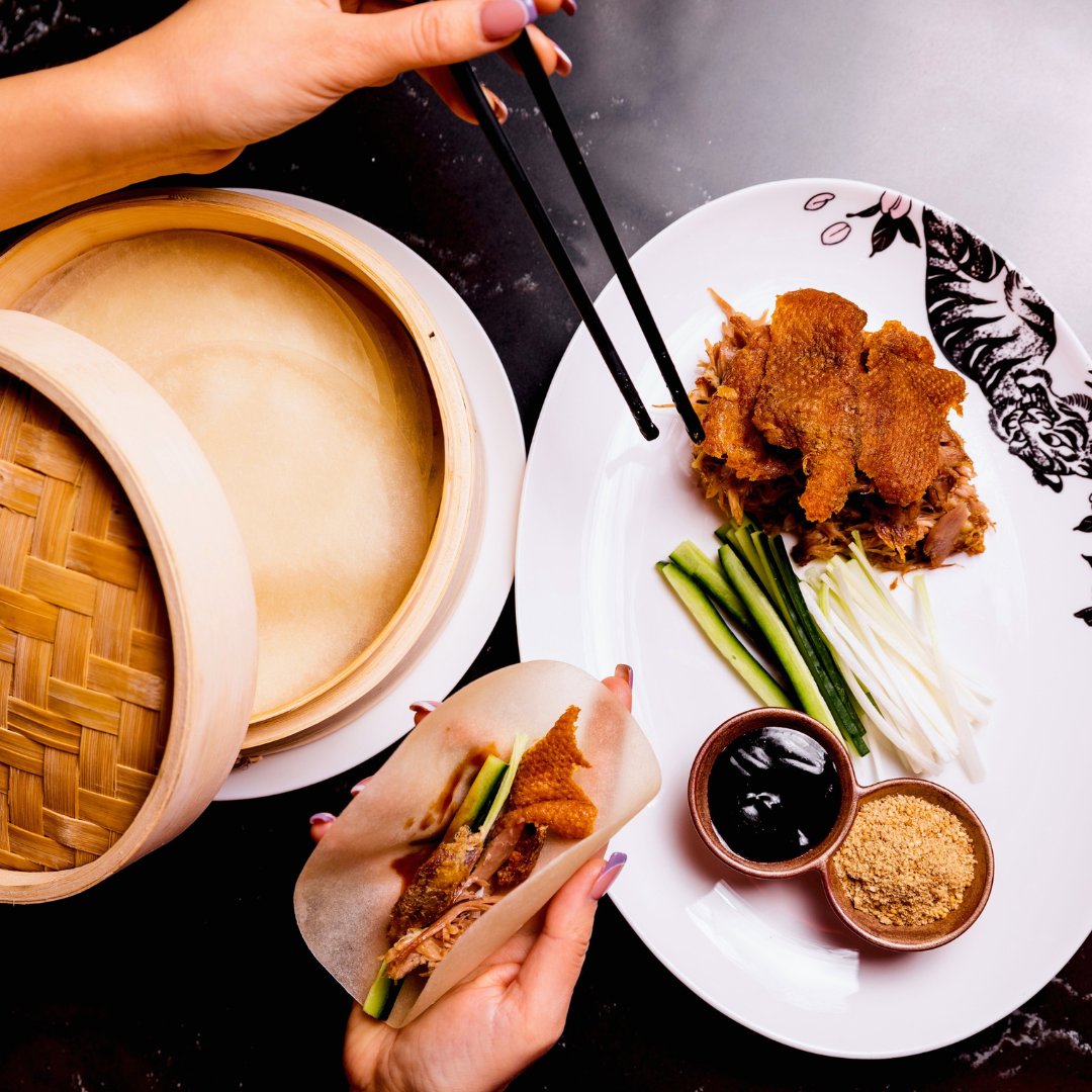 Meet Fuhu Aromatic Crispy Duck.🍶 🍴 It has been inspired by traditional Chinese delicacies to create a crispy delight with the delicate aroma of hoisin sauce and sesame, layered upon a bed of succulent duck meat.