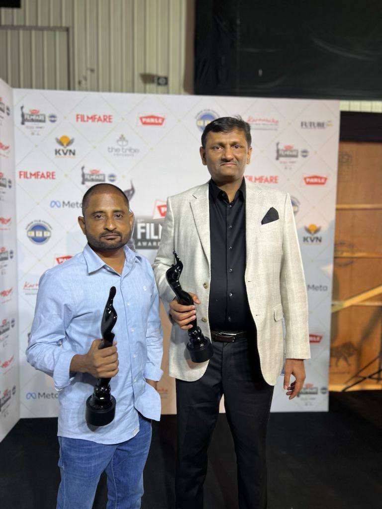 MythriOfficial's tweet photo. #PushpaTheRise rules at @filmfare Awards South ❤️ https://t.co/wB3dI1indi