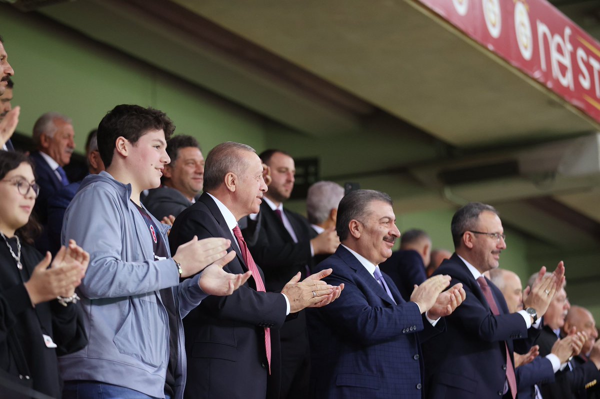 tcbestepe's tweet photo. Cumhurbaşkanı @RTErdogan, Türkiye ile Angola arasında oynanan 2022 Ampute Futbol Dünya Kupası final maçını izledi. https://t.co/nbEXXYaBup