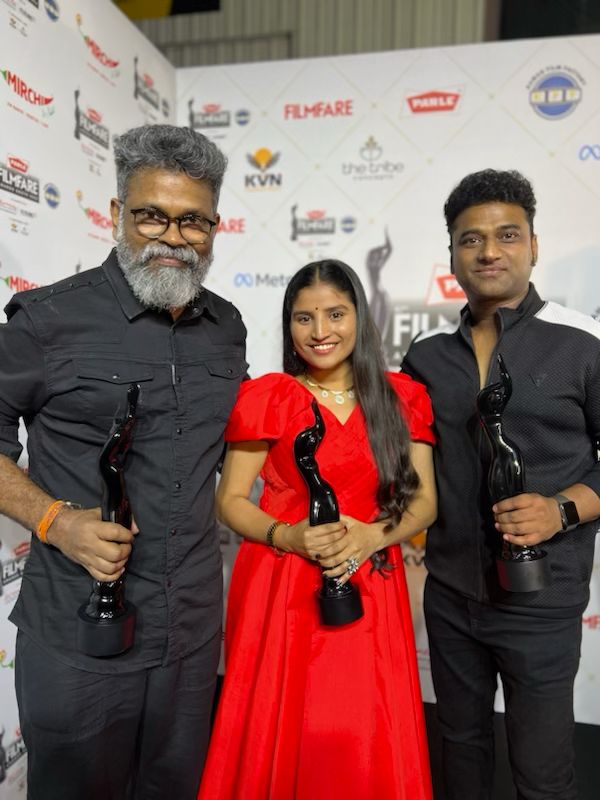 MythriOfficial's tweet photo. #PushpaTheRise rules at @filmfare Awards South ❤️ https://t.co/wB3dI1indi