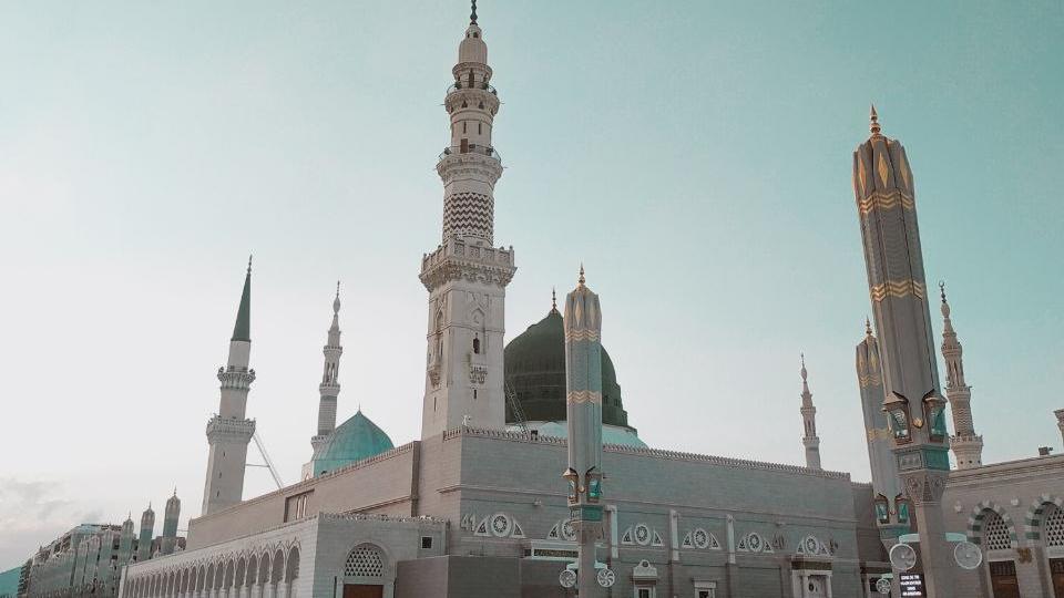 Hazrat Muhammad (PBUH): "Anyone who trains himself to be patient, Allah will give him the strength to be patient."🙂🌹

#eidmiladunnabi