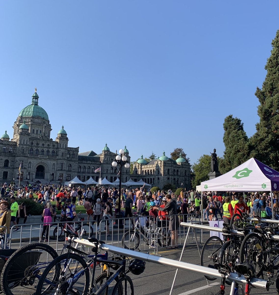 KateRyanLloyd's tweet photo. It was great to participate in the in-person half marathon today. Congratulations to all runners and thanks to the @VictoriaMarathn volunteers and cheer squads along the way 🏃‍♀️ 🎉 https://t.co/YmooI1L9VZ