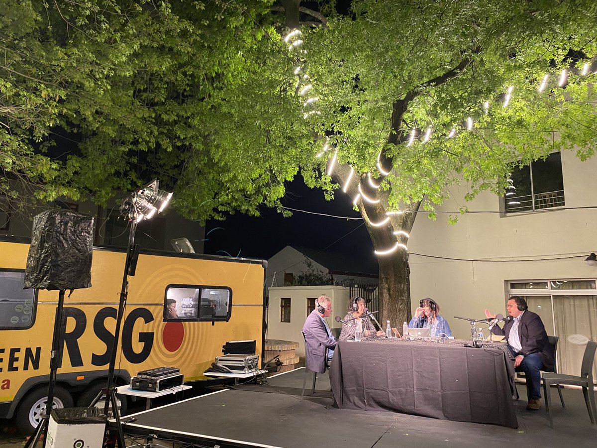 MonSpek1's tweet photo. KOMMENTAAR - Groot name op ons verhoog in die aanloop tot RSG Aktueel se regstreekse uitsendings by #Woordfees2022
Amanda Gouws, Jan-Jan Joubert en Leslie van Rooi dek die tafel vir dit wat dié week op pad is!
#Kommentaar @zarsg #sabcnews @SuzannePax #Woordfees https://t.co/whrKI8mejy