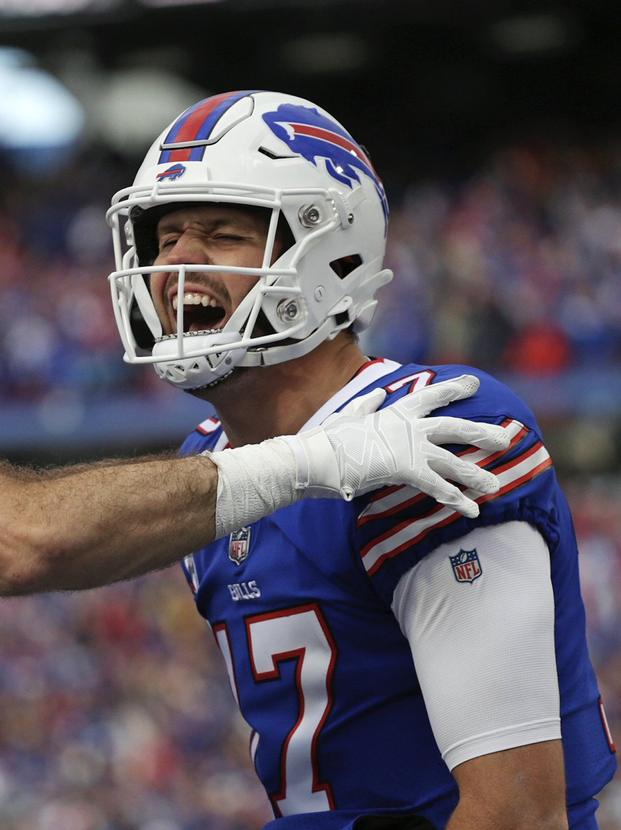 BleacherReport's tweet photo. Josh Allen’s first half ‼️

348 YDS
4 TD

@brgridiron https://t.co/5IY0uIRp3u