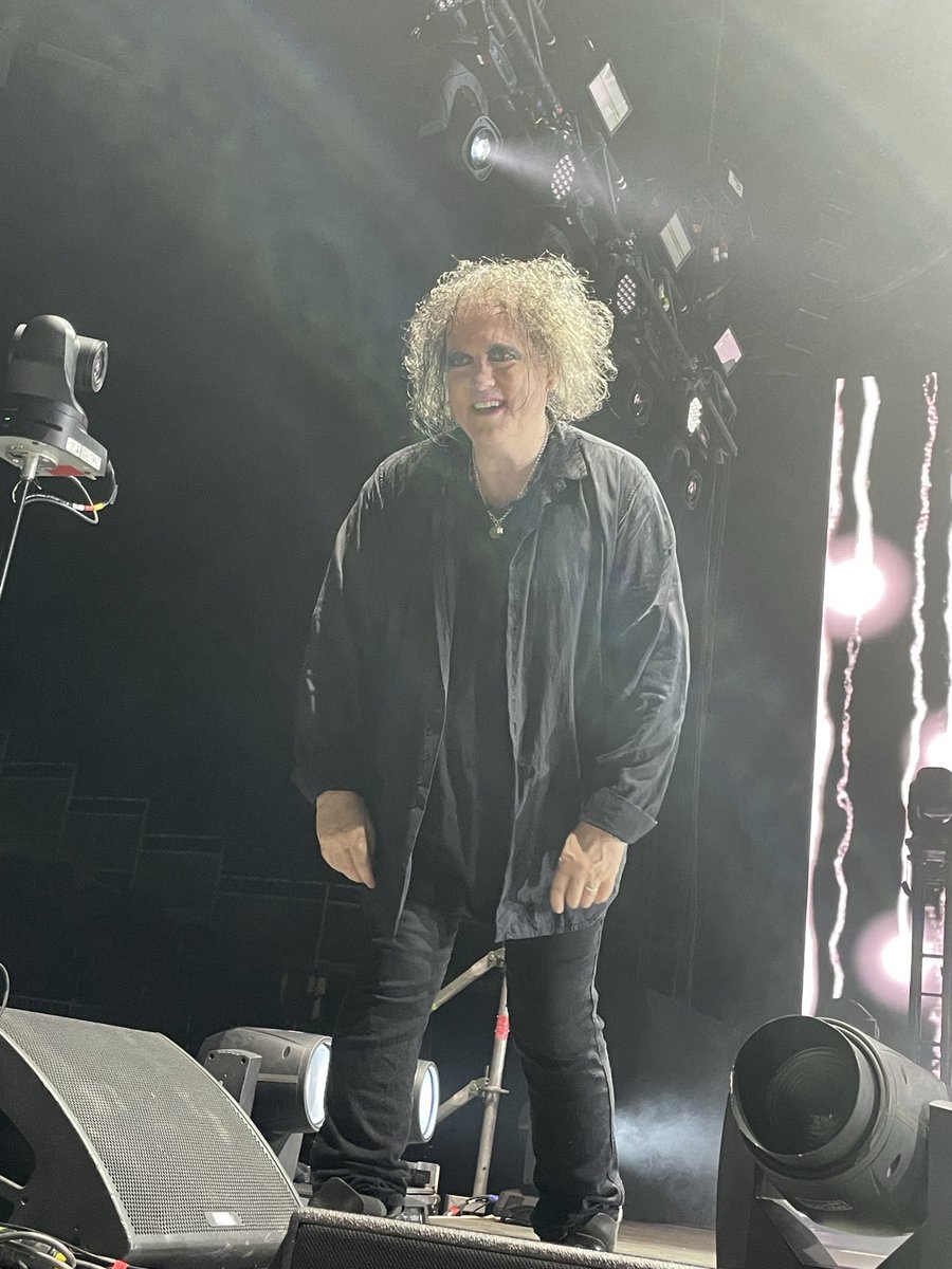 <a href="/mulkesirds/">frankenragana🍁📽️</a> @birdmadgirlxo <a href="/CraigatCoF/">Chain of Flowers</a> <a href="/TheCureForever_/">The Cure Forever</a> A couple from me when he was reading your sign 🖤