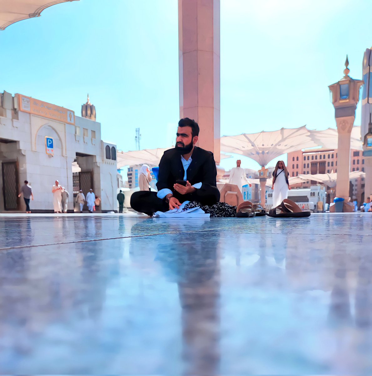 masud_sharehaty's tweet photo. أُحبُّ مدينـةَ رسولِ الله 
أُحبُّ مسجـدهُ.
اللهُم أرزقنا صلاة قريبة في الروضة الشريفة. 
اللَّهُمَّ صَلِّ وَسَلِّمْ عَلَى نَبيِّنَا مُـحَمَّدٍ https://t.co/8WY0bkMHRv
