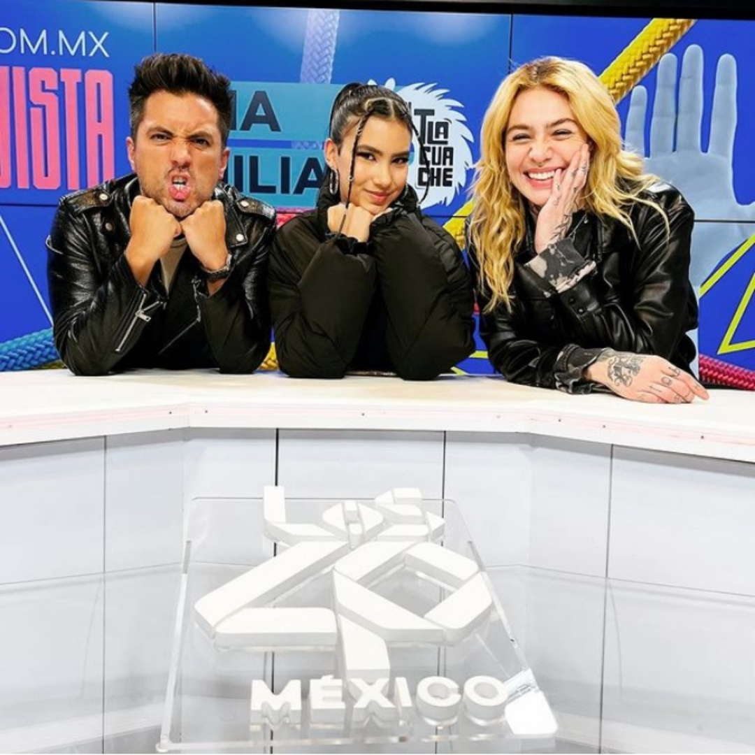 ZZNoficial's tweet photo. 📻 La influencer @TVAnaEmilia paso por #ElTlacuache para hablar de su 1ra Gira como Cantante 🎼 Volve a escuchar la Entrevista que le concedio a @GaboRamos y @PameVoguel en la Tarde de LOS40 Mex.: https://t.co/O7GEDTOypq 🔊 https://t.co/mKOvkydrmJ