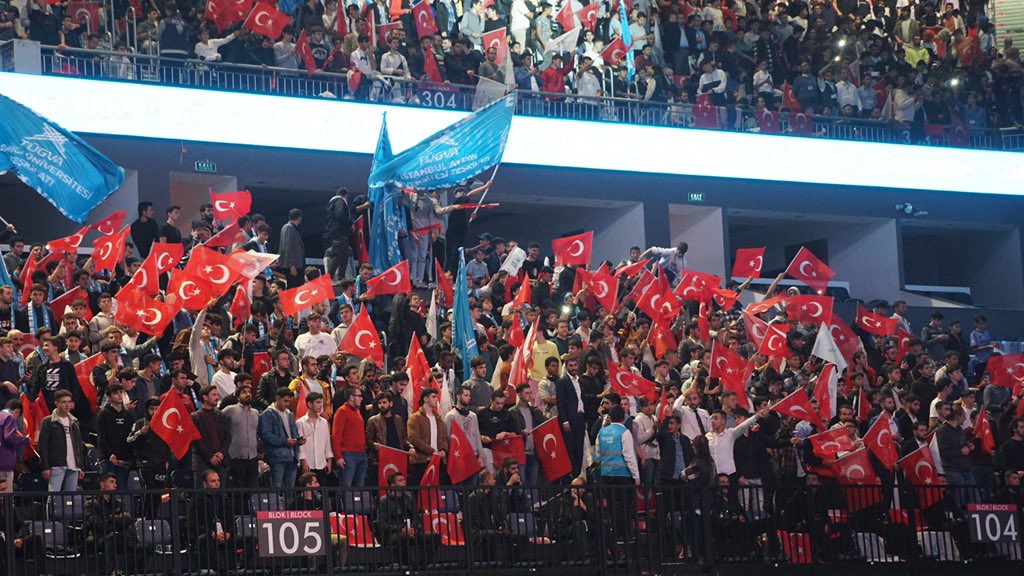 #GenclikBurada diyen bir gençliğin enerjisini duymayan kalmasın!

5. Genel Kurul &amp; 6. Gençlik Buluşmamız ülkemizin dört bir yanından gelen gençlerimiz ile büyük bir genclik