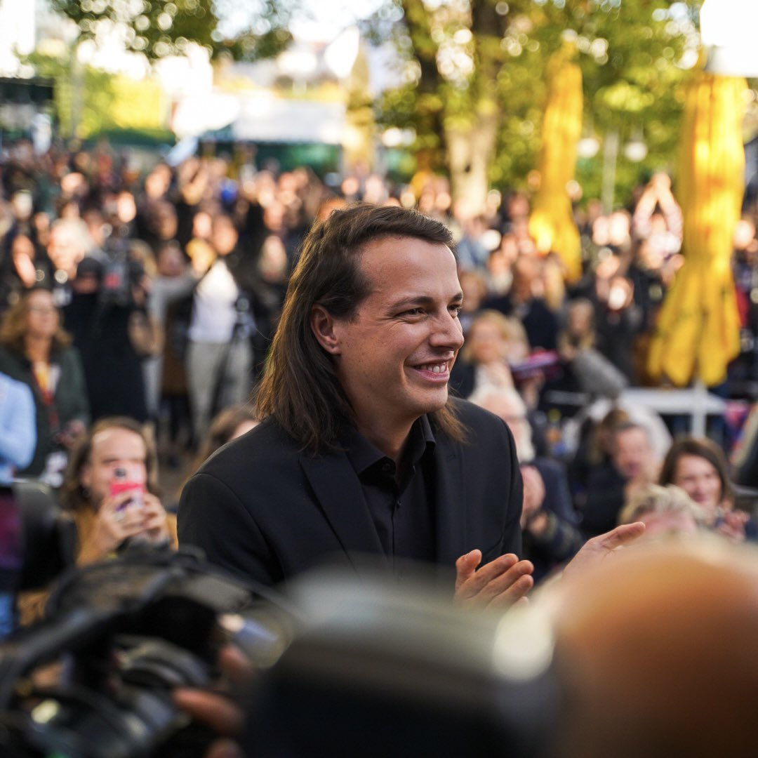 wlazny's tweet photo. DANKE! Ich bin überwältigt. Ich bin 3. dieser Wahl geworden, in Wien hab ich nach Van der Bellen den 2. Platz noch vor der FPÖ. 
Bei den Unter-30-Jährigen hätt‘ es sogar eine Stichwahl zwischen mir und Alexander Van der Bellen gegeben. https://t.co/QVGMrJfsq4