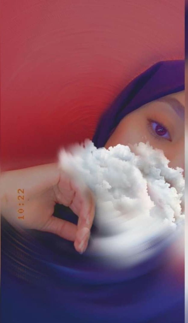 لن تجد من يحتويك وقت حزنك هم يريدوك فقط وقت فرحك ☹️🌹