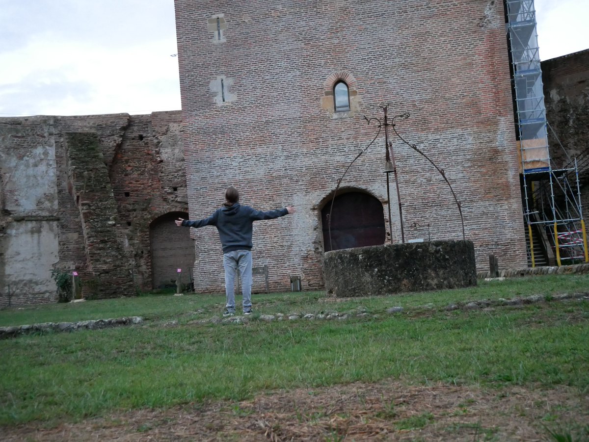 Lineoge's tweet photo. J'ai passé une nuit seul dans un château hanté.

La vidéo teaser arrivera le week-end du 15 Octobre, sur cette chaîne Youtube :
https://t.co/mXvok54x6i

Si vous souhaitez m'aider en terme de visibilité, un petit like ou RT me soutient énormément. ♥ https://t.co/IcSq4YHDWt