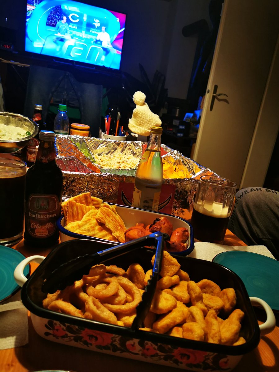 Freaky_Freja's tweet photo. #rannfl #buccaneers #ranfootball Football Sonntag besser kann der Abend nicht sein! 🏈 https://t.co/bZTFk0KMtg