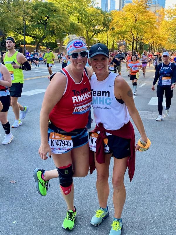 CoachKwaz32's tweet photo. Cheering on my sister and cousin today!! Along with all of my @onepeloton #YouGet2Crew family!!! #ChicagoMarathon https://t.co/EtmTXcfY9i