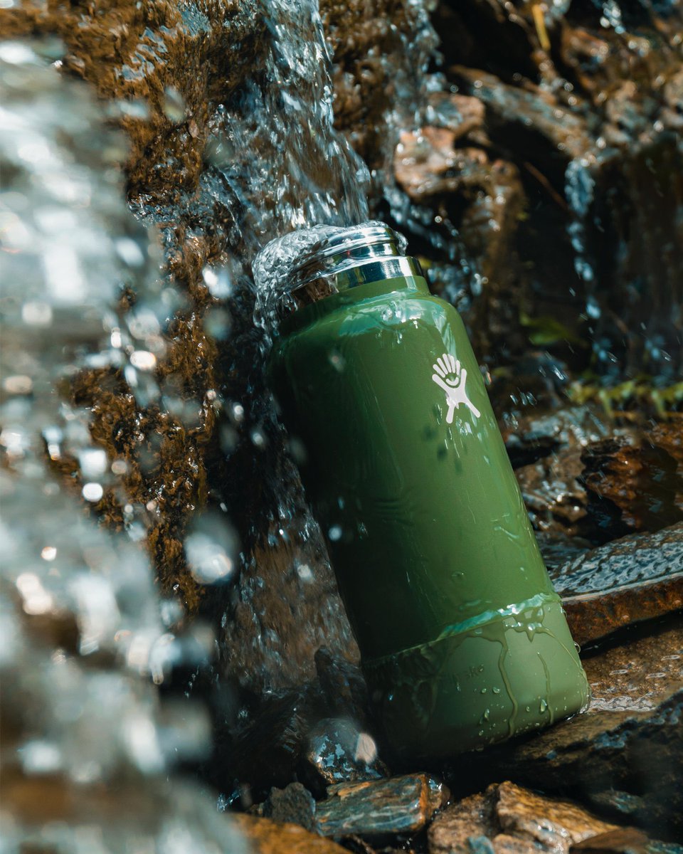 stevenmeyerjr's tweet photo. @HydroFlask where can I buy the Wide Mouth Flex Boot in Olive Green? I’ve seen this pic on your feed and that green boot is nowhere to be found on your website. The custom color builder didn’t let me build a 40oz bottle in Olive Green, so that didn’t work too. How can I find it? https://t.co/uWa9F00nmU