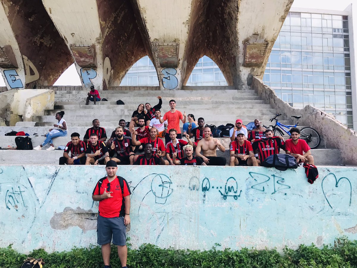 Milanista1899_'s tweet image. 👋 LA SEMIFINAL NOS ESPERA❗️❗️❗️
💪🏻😎 En un grandísimo partido logramos superar (1-0) a @BVBCuba en los Cuartos de final de la Copa Interpeñas de La Habana.
#SempreMilan