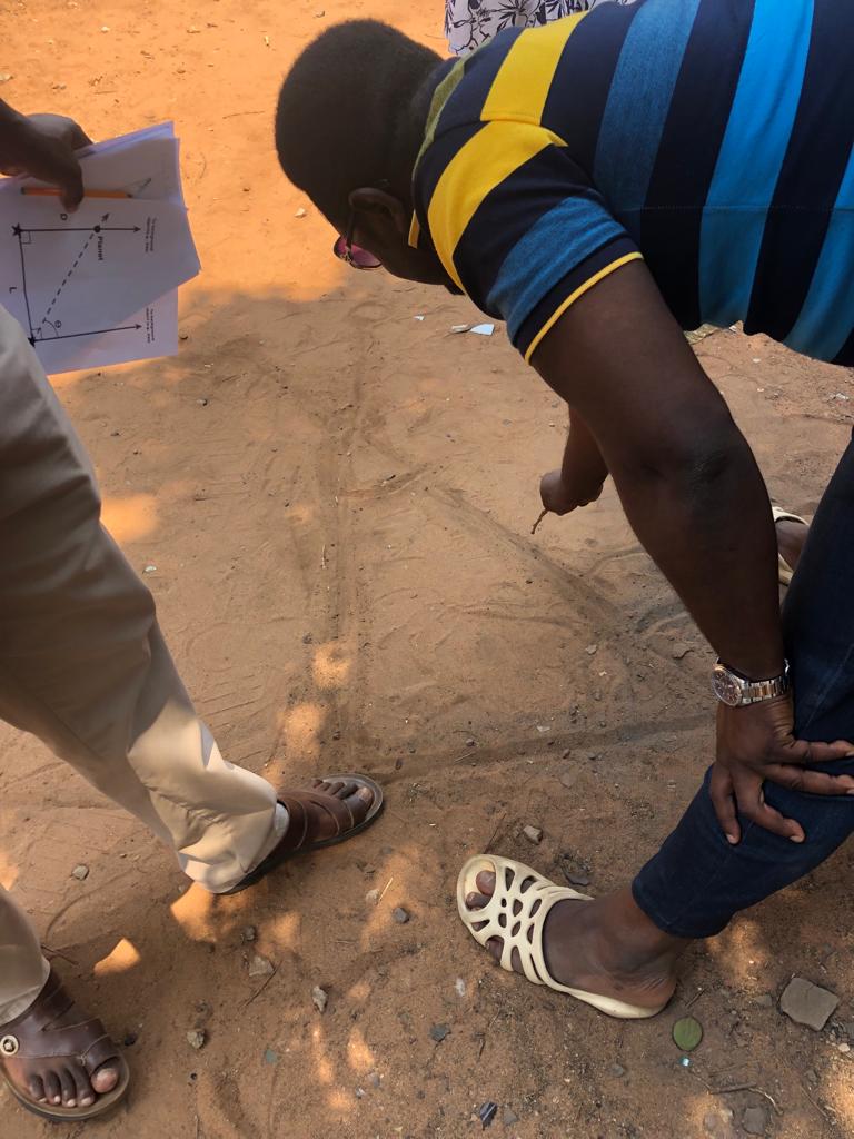 Exploring parallax using drawings in the sand as part of our instructor training workshop at #PASEA2022.