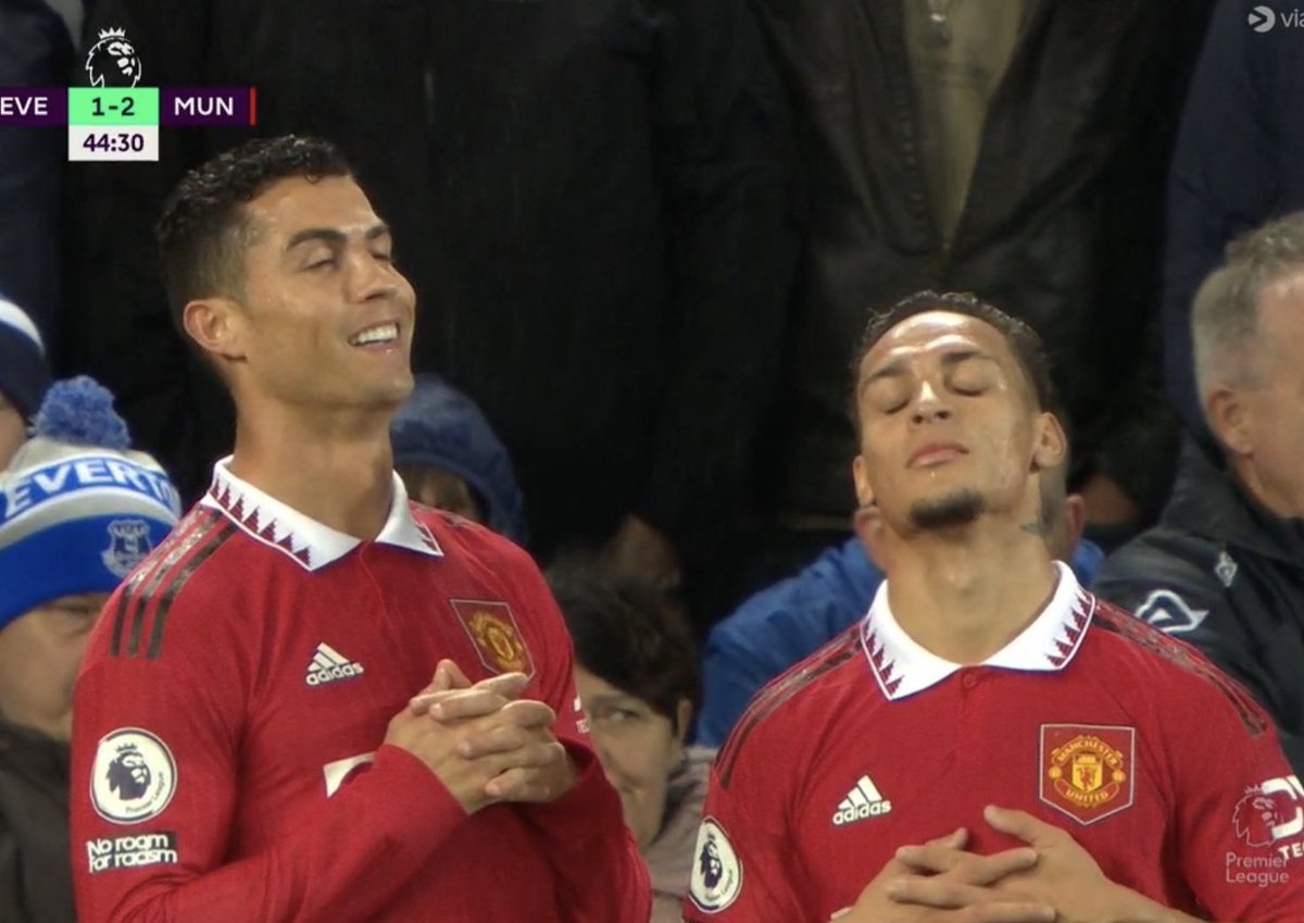 UtdFaithfuls's tweet photo. Antony and Cristiano Ronaldo already have a celebration together, and it's COLD 🥶

Wholesome ❤ #mufc https://t.co/AsoPNzu75r