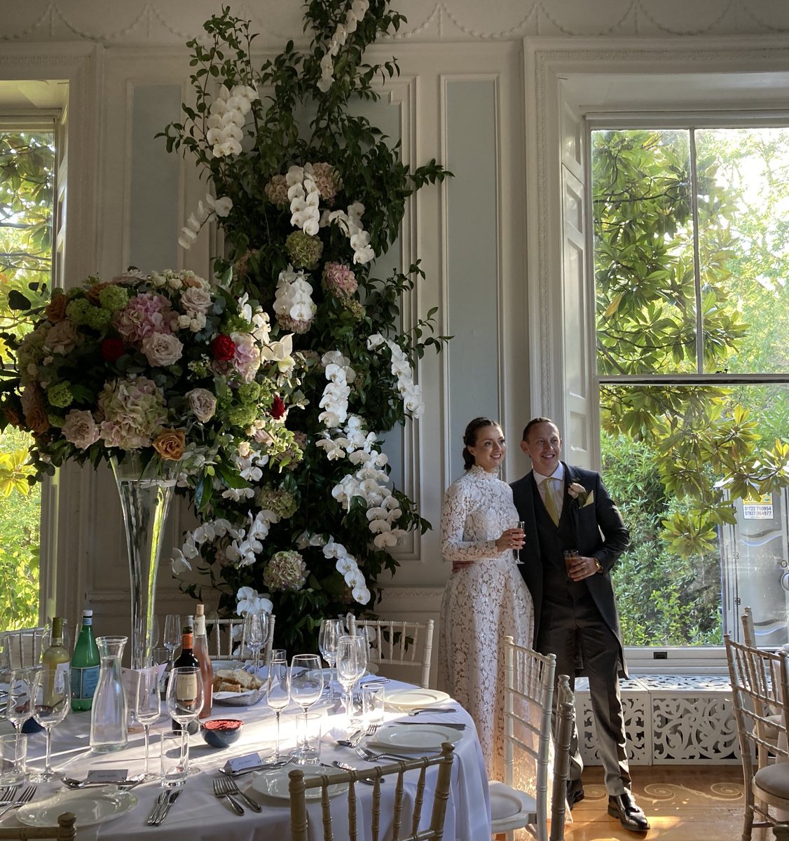 rownhamshouse's tweet photo. #Weddings - made even better when the groom is part of a family of florists ⁦@rownhamshouse⁩ ,#flowers. https://t.co/mv5nJaQ9k0