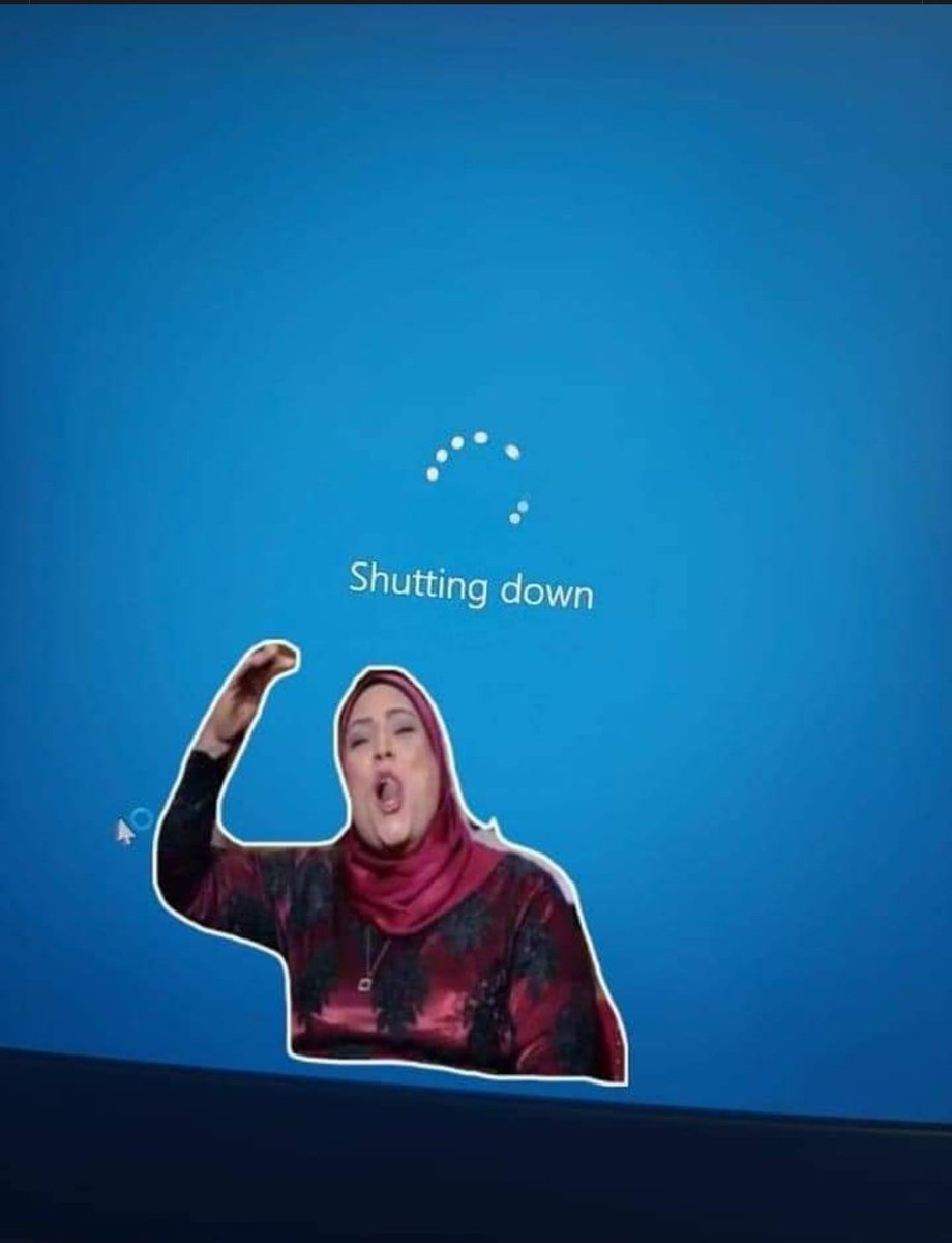 raniaseleem7's tweet photo. وانا بقفل اللاب بعد الشغل ...😂 https://t.co/VhX8o44QCQ