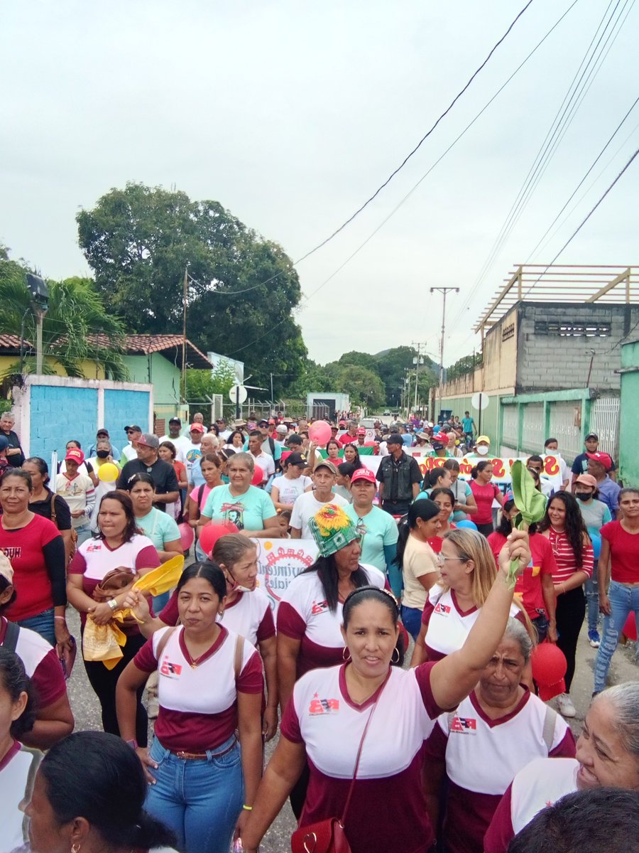 SoyClapSP's tweet photo. Inmensa fue la gran marcha de todos los movimientos sociales con motivo de la celebración de los 32 años de la autonomía del municipio Simón Planas con mucho fervor se desbordaron las calles de la capital Sarare #SoyComunicadorClap @dcabellor @NicolasMaduro @AdolfoP_Oficial https://t.co/l2pTajKp8d
