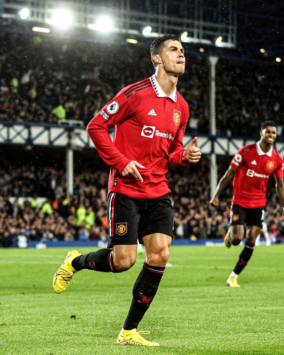 Footballtweet's tweet photo. 😳 The club career of Cristiano Ronaldo is legendary:

🇵🇹 5 ⚽️ Sporting
🏴󠁧󠁢󠁥󠁮󠁧󠁿 144 ⚽️ Manchester United
🇪🇸 450 ⚽️ Real Madrid
🇮🇹 101 ⚽️ Juventus

7️⃣0️⃣0️⃣ ⚽️ https://t.co/JXf7PNdtff