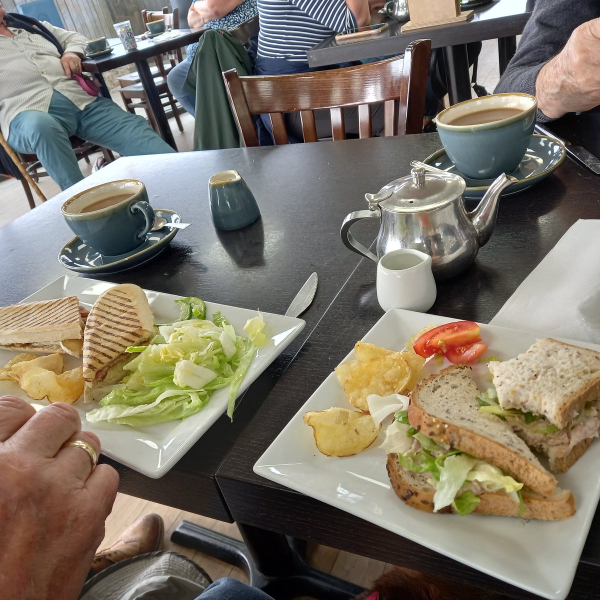 DogFriendly_UK's tweet photo. Great to be back in West Bay lunch in Windy Corner Cafe perfect all year sit inside or out perfect place to stop along the Jurassic Coast Foortpath #holidaywithdogs #jurassiccoastal @WestBayDC @westbayuk @thebridportnews @BridportTIC #Dog  #WindyCornerCafe @VisitWestDorset https://t.co/hUETJdVSwC