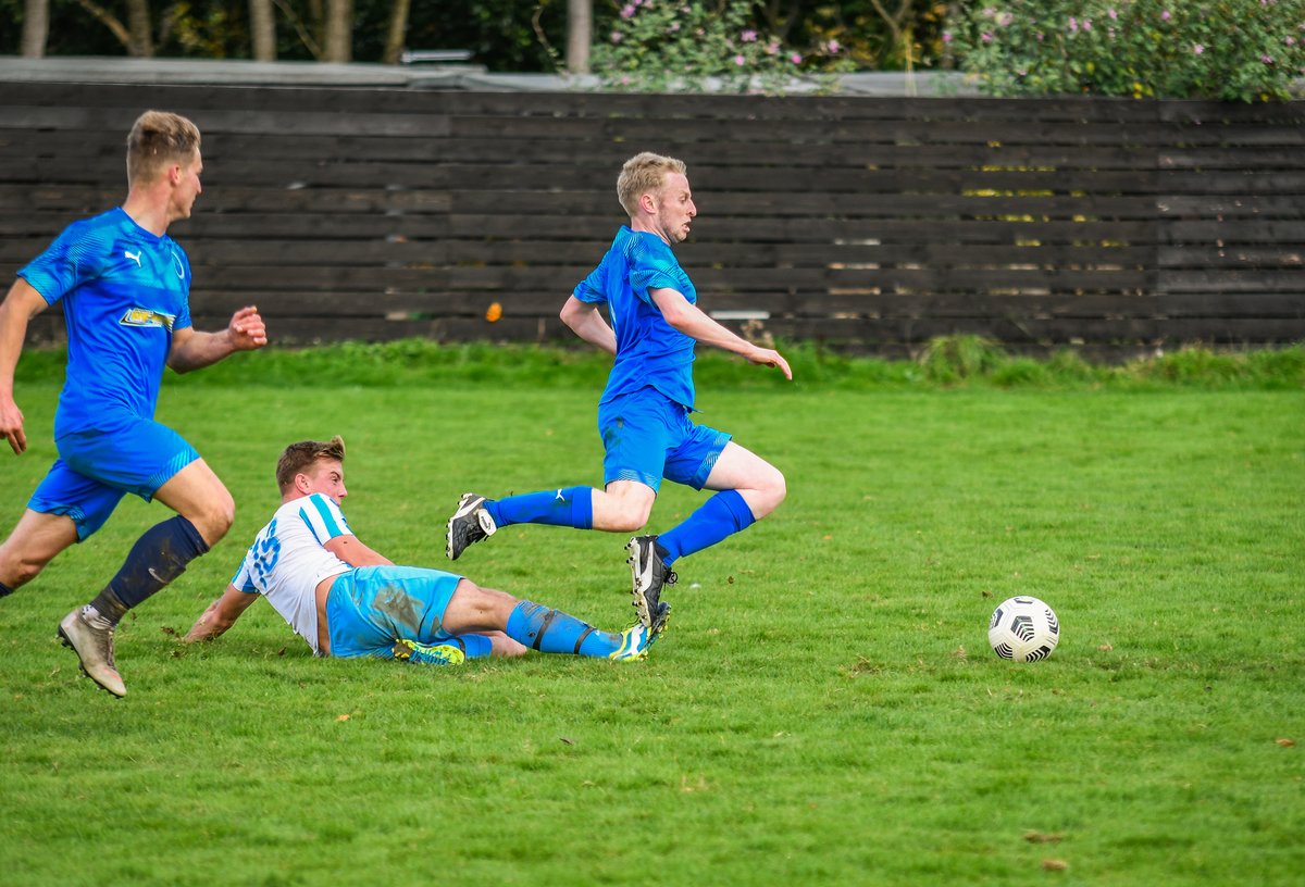 4 GOALS. 3 POINTS. 💙🤍

A perfect Sunday for <a href="/Hexhamshire1/">Hexhamshire FC</a> vs <a href="/RidingMillFC/">Hexham Ex Service Football Club</a>  this morning - goals, clean sheet, victory. ⚽️

📸 Full album 👉 facebook.com/BCPhotographyN…

<a href="/HexhamSunday/">HexhamSundayLeague</a> <a href="/NonLeagueCrowd/">Non League Crowds</a> <a href="/NonLeaguePhoto/">Non League Photographers</a> 

#SundayLeague #Football

1/3
