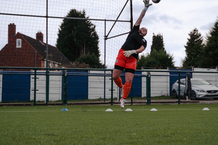 JHDavies01's tweet photo. 🌲 Points, clean sheet and a professional performance by @SCTFCWomen. @CharlMcElr0y showing that hard work pays off. Massive thanks @Pulsegk for the superb gloves #HWPO #CleanSheetSundays #GKUnion #PulseUnknown #PulseLightning #BecomeAPulseGK https://t.co/vJNWitAGnL
