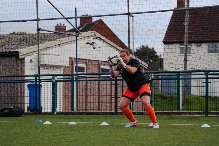 JHDavies01's tweet photo. 🌲 Points, clean sheet and a professional performance by @SCTFCWomen. @CharlMcElr0y showing that hard work pays off. Massive thanks @Pulsegk for the superb gloves #HWPO #CleanSheetSundays #GKUnion #PulseUnknown #PulseLightning #BecomeAPulseGK https://t.co/vJNWitAGnL