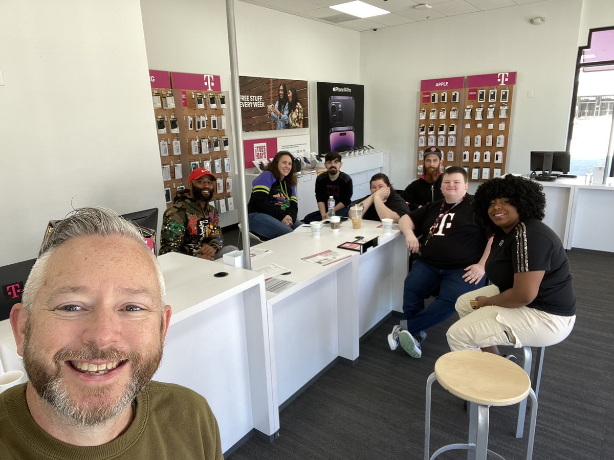 moleworld's tweet photo. Great store meeting in Roanoke!  Always  an incredible day meeting with the best in the business!  #tmobile #roanokerising #bombsquad #herecomestheboom @ktownshend88 @ChappyCLT @HassanJ2291 https://t.co/GeiSrTvvxF