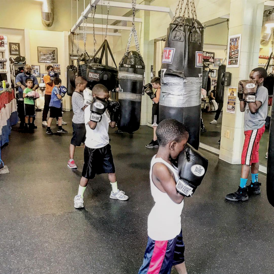 ALXBoxingClub's tweet photo. Throwback to our ALX junior camp in 2017! Gloves up, chins tucked, still ready to rock n' roll. 

#alxboxingclub #alexandriaboxingclub #boxing #boxingtraining https://t.co/GiXTcYHF4B