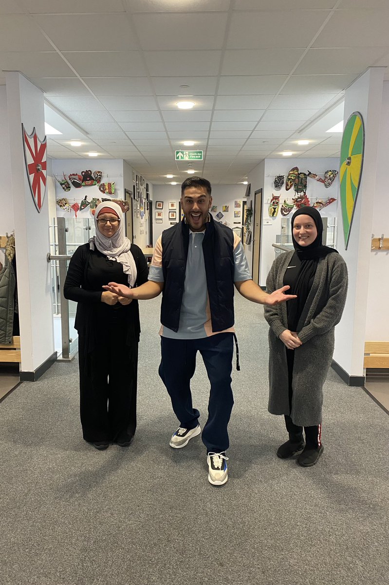 Ameer Davies-Rana (@ameerpresenter) on Twitter photo Oedd hwn yn profiad newydd dwi byth wedi gweld o'r blaen... Nid dim ond 1, ond 2 fwslim Cymraeg sy'n dysgu🤯🤩
Byse hwn wedi meddwl y byd i fi fel plentyn, i weld wrth dyfu lan yn ysgol gynradd/uwchradd fel yr unig person o gefndir gymysg❤️<a href="/YsgolHamadryad/">Ysgol Hamadryad 🏴</a> Oedd hwn yn profiad newydd dwi byth wedi gweld o'r blaen... Nid dim ond 1, ond 2 fwslim Cymraeg sy'n dysgu🤯🤩
Byse hwn wedi meddwl y byd i fi fel plentyn, i weld wrth dyfu lan yn ysgol gynradd/uwchradd fel yr unig person o gefndir gymysg❤️<a href="/YsgolHamadryad/">Ysgol Hamadryad 🏴</a>
