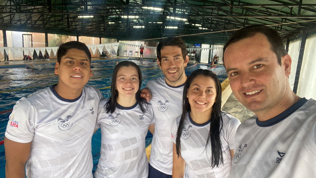 MAS QUE LISTOS!!!

Ya estamos en modo #aguasabiertas

😎Nuestro equipo liderado por el entrenador Juan Fernando Enderica está en Paraguay a la espera de los 10 kilómetros en los #JuegosSuramericanos.

😃Esa sonrisa refleja el compromiso con el 🇪🇨

Nos vemos el martes 🤟