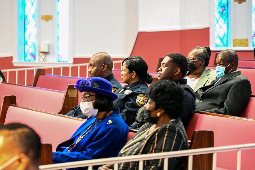 MEM_PoliceDept's tweet photo. As we continue our Faith And Blue weekend, a few of our Crump Officers joined the Union Valley Baptist Chruch members for a beautiful ceremony.
Our officers were happy to be a part of Union Valley this morning.
#FaithAndBlue #FaithAndBlueWeekend #CommunityPolicing https://t.co/evlG2MdiXy