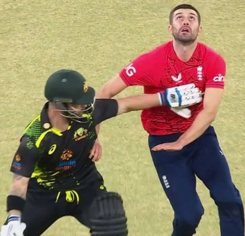 CricUniverse's tweet image. Mathew Wade tried to stop Mark wood from catching the ball!
Should he be given out on obstructing the field?
😮
#mathewwade #markwood #obstructing #field #australia #england #t20i #cricketuniverse
