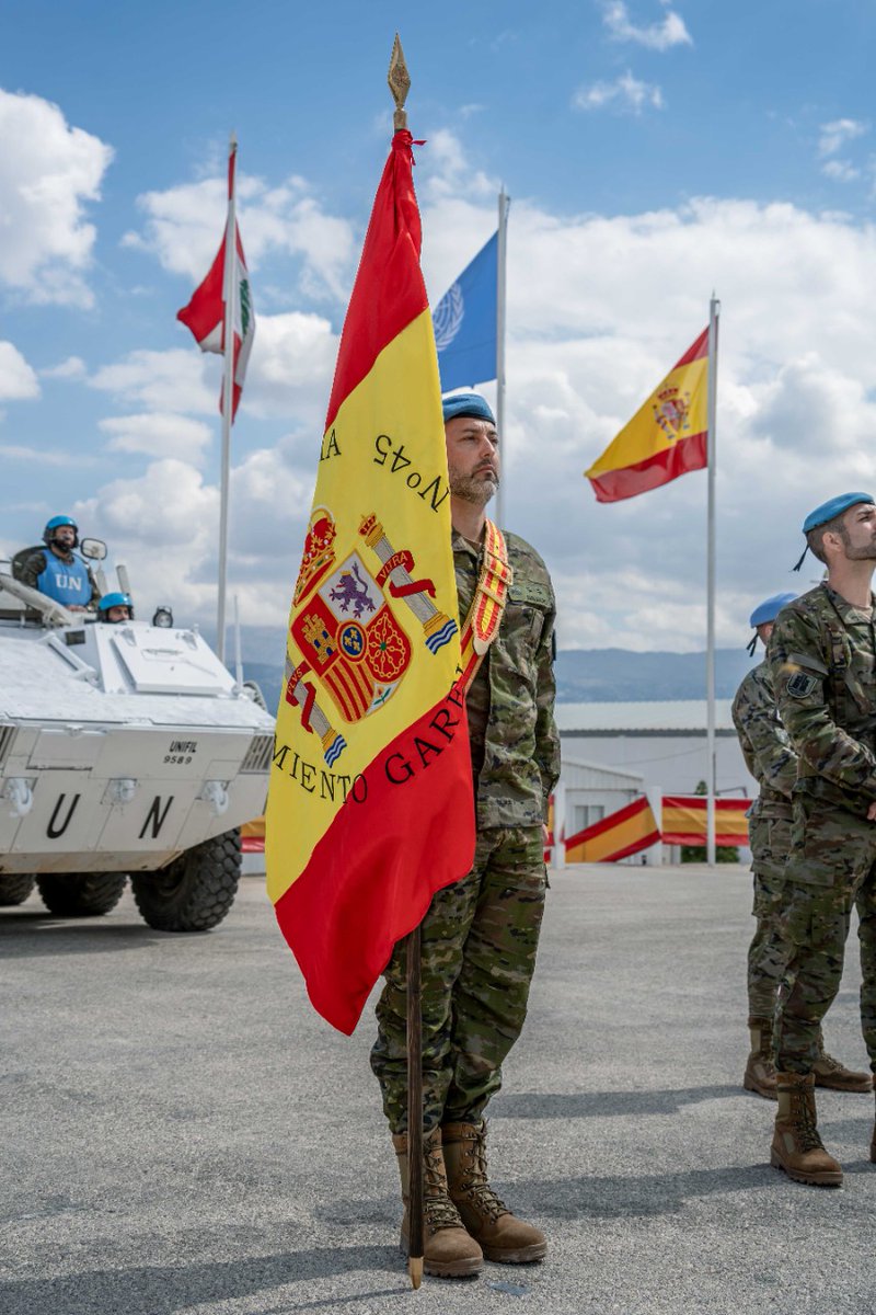 EMADmde's tweet photo. Por primera vez en Zona de Operaciones, 52 miembros de la comunidad española en 🇱🇧 con el @EmbEspanaLibano al frente juraron lealtad a España en la Base 🇪🇸 Miguel de Cervantes.
Nuestros valores y tradiciones refrendan el compromiso por la paz y la estabilidad @UNIFIL_🇺🇳 #MOPS https://t.co/l3WeUnvjxI