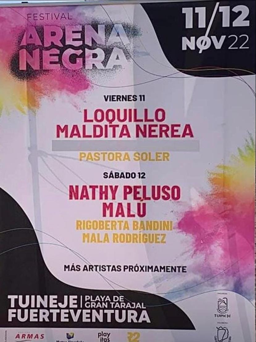 gipsygiulia's tweet photo. #fuerteventura #arenanegra #nathypeluso #malarodriguez   que bonito año este. Y que bonitos loc conciertazos gratis https://t.co/0ma1r7SSmB