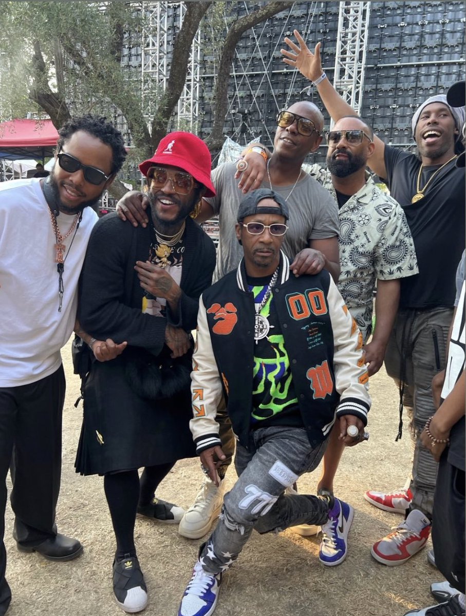 bro in the front has the craziest pose ever