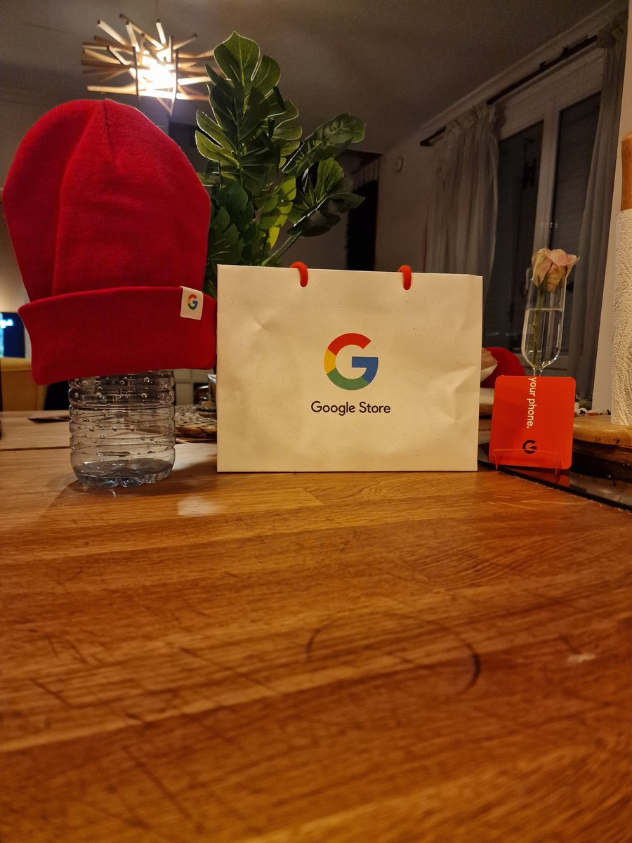 NicolasFugeray's tweet image. Cadeau souvenir de ma femme #googlestorechelsea #googlestore @madebygoogle @GoogleEnFrance @lifeatgoogle