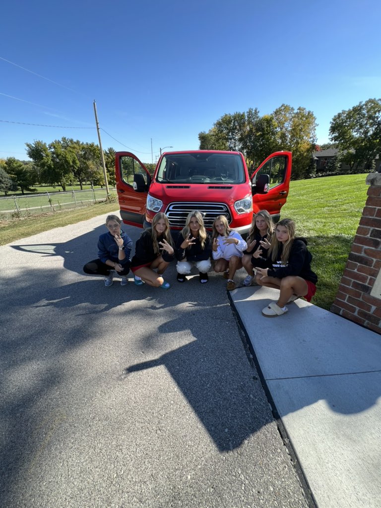 westside_golf's tweet photo. Made it to Norfolk! Practice round this afternoon before state starts tomorrow!! Good luck girls🔥⛳️ https://t.co/aXWPmtiElB