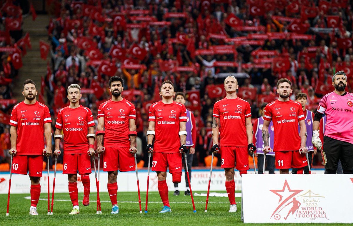 agdafyon's tweet photo. DÜNYA ŞAMPİYONUYUZ! 🏆

Ampute Futbol Millî Takımımız, Dünya Kupası final maçında karşılaştığı Angola'yı 4-1 mağlup etti ve Dünya Şampiyonu oldu.🥇

Tebrikler #BizimÇocuklar! 🇹🇷 https://t.co/MosrNG8N3Q