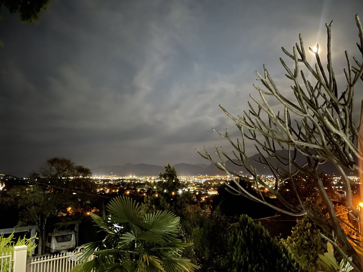 ⁦<a href="/visitpaarl/">Visit Paarl</a>⁩ my happy place… #stoepstories. I could not resist this shot.