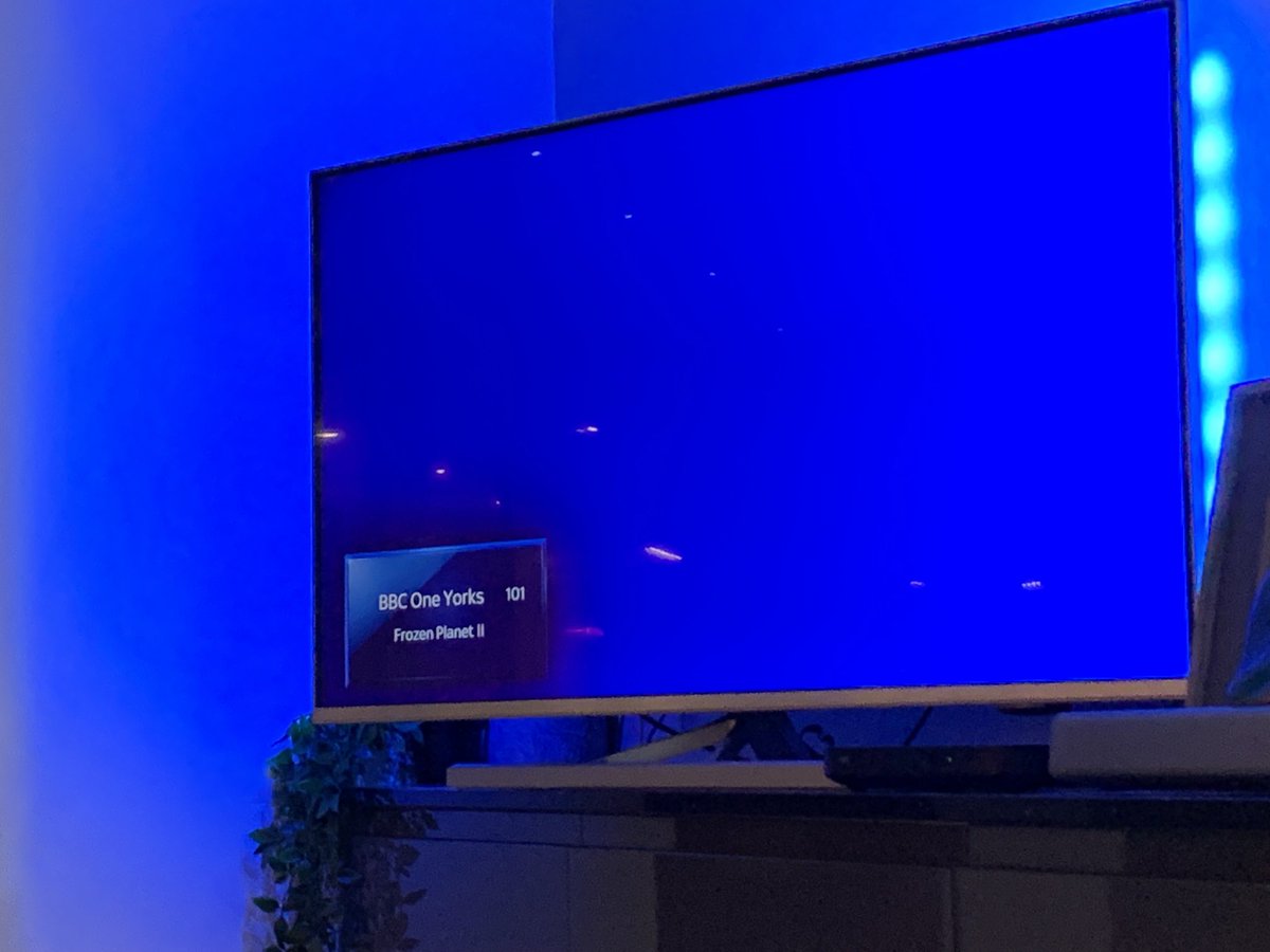 All I see when I’m trying to watch frozen planet. O irony #frozenplanet